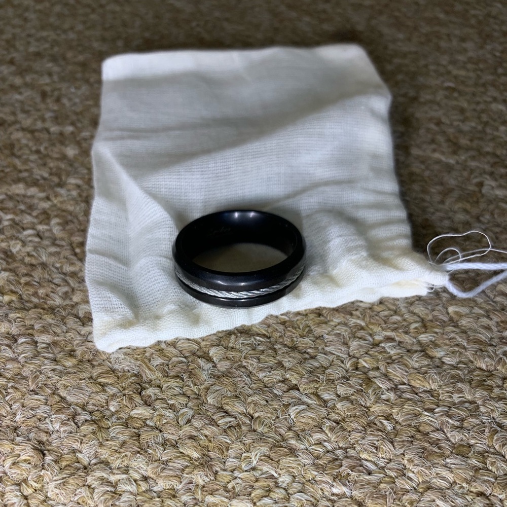 Men’s ring/ band (Size 12)